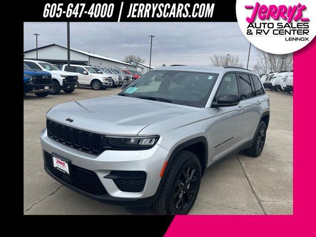 2025 Jeep Grand Cherokee Vehicle Photo in Lennox, SD 57039