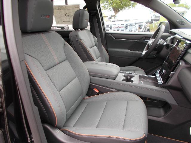 2025 GMC Acadia Vehicle Photo in LOWELL, MA 01852-4336