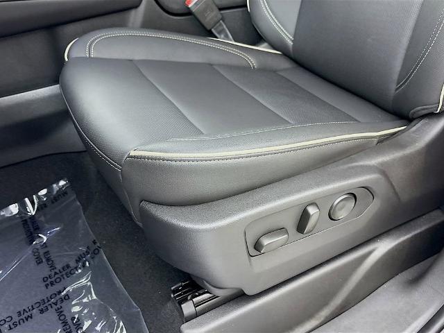 2025 Chevrolet Suburban Vehicle Photo in PUYALLUP, WA 98371-4149