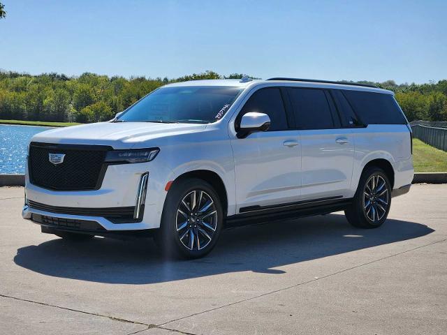 2022 Cadillac Escalade ESV Vehicle Photo in DENTON, TX 76210-9321