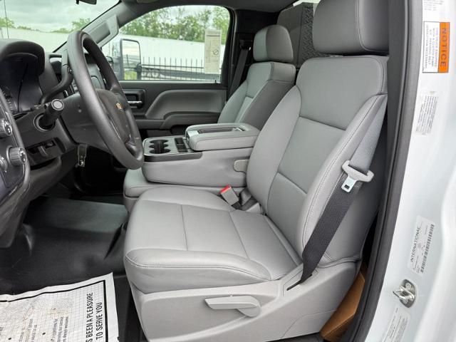 2024 Chevrolet Silverado 5500 HD Vehicle Photo in COLUMBIA, MO 65203-3903