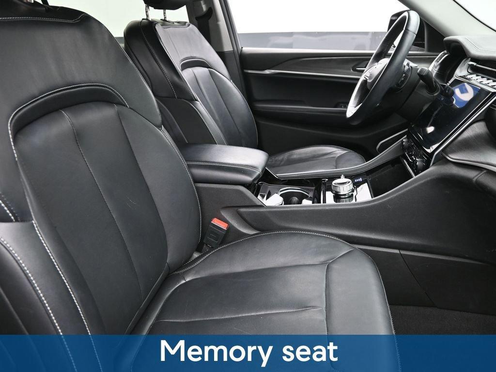 2021 Jeep Grand Cherokee L Vehicle Photo in Cedar Rapids, IA 52402