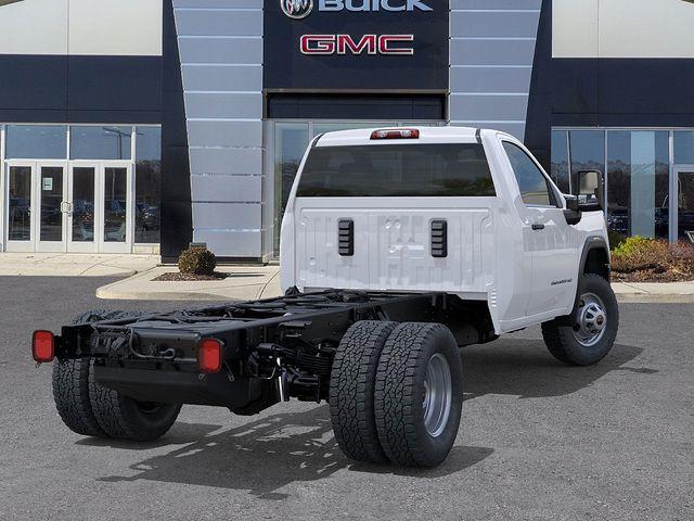 2025 GMC Sierra 3500 HD Chassis Cab Vehicle Photo in DANBURY, CT 06810-5034