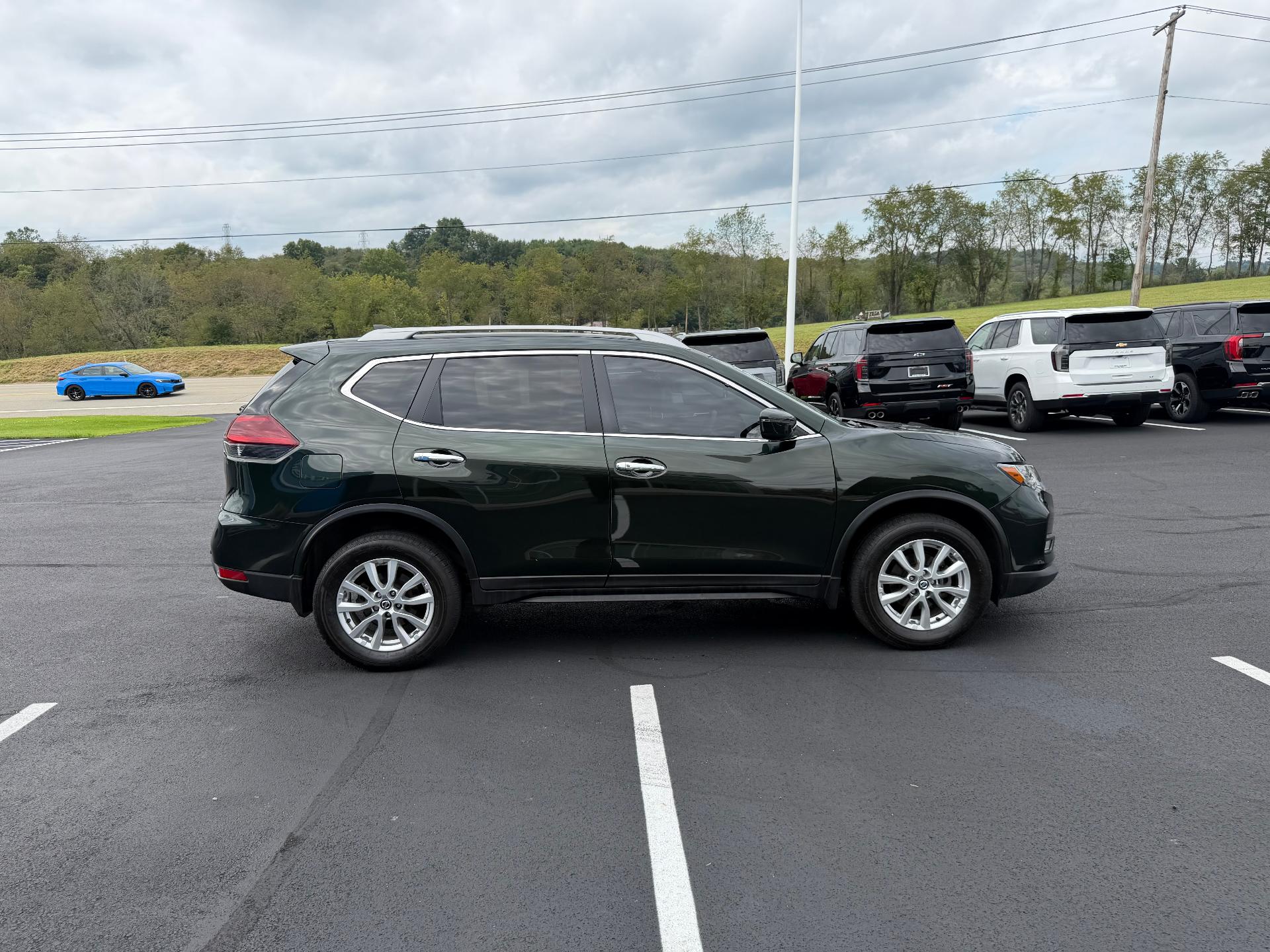 2019 Nissan Rogue photo 7 of 36