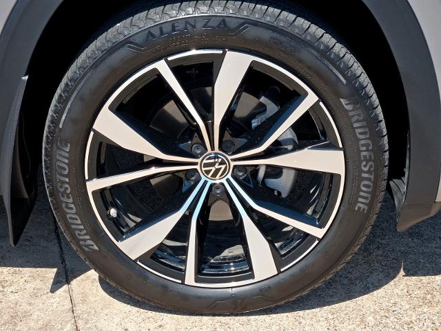 2024 Volkswagen Atlas Cross Sport Vehicle Photo in Weatherford, TX 76087