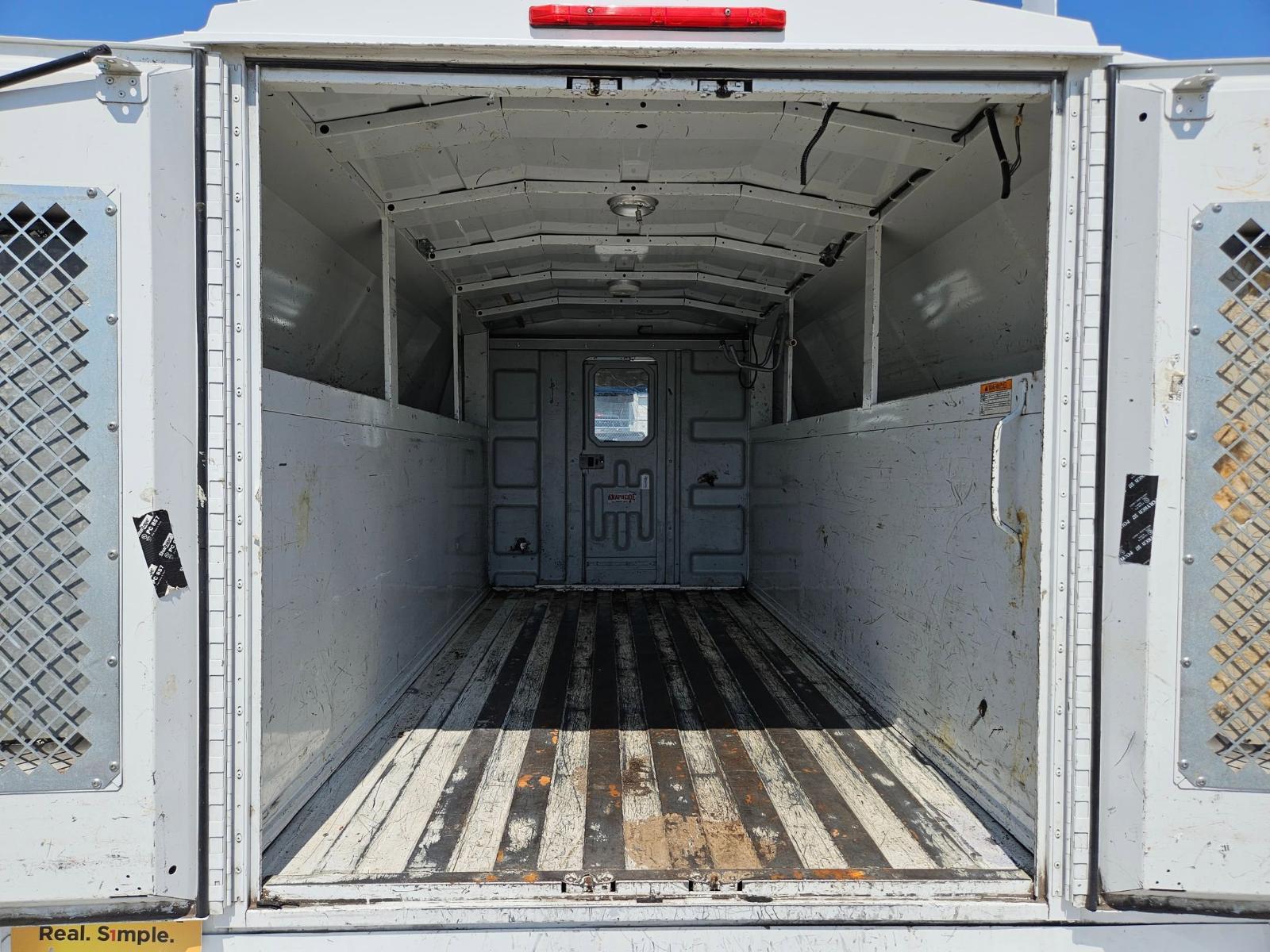 2017 Chevrolet Express Commercial Cutaway Vehicle Photo in Seguin, TX 78155