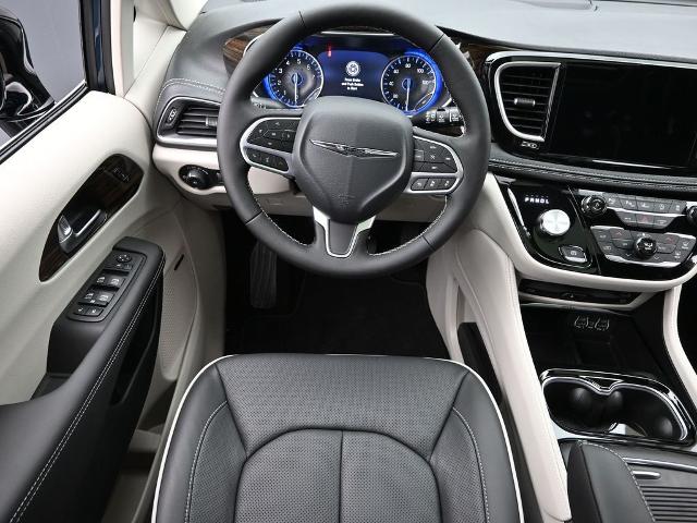 2024 Chrysler Pacifica Vehicle Photo in Cedar Rapids, IA 52402