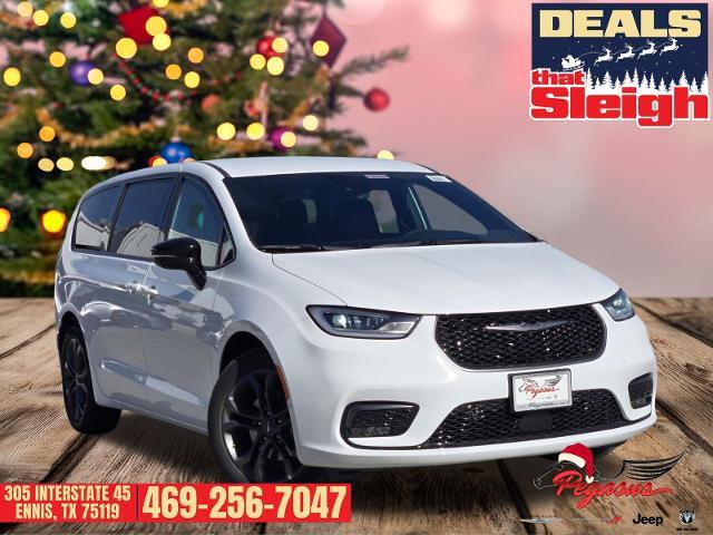 2026 Chrysler Pacifica Vehicle Photo in Ennis, TX 75119-5114