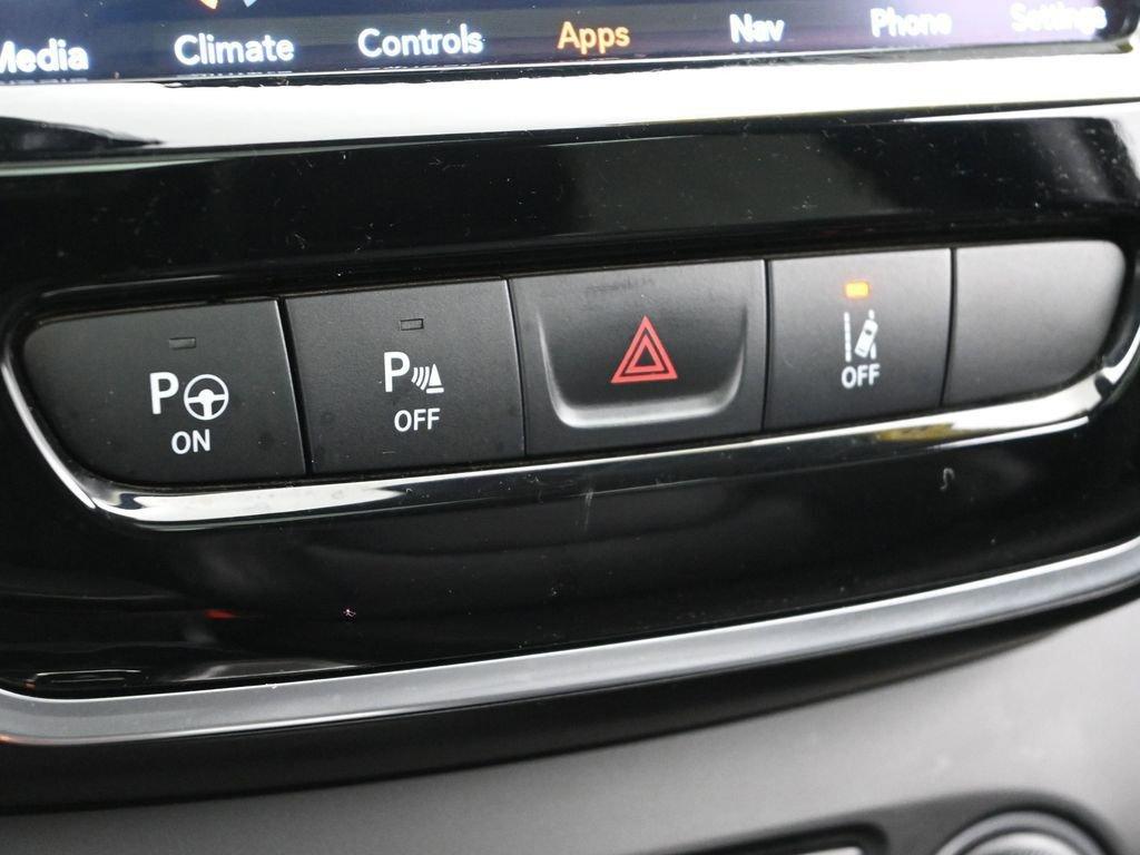 2021 Jeep Cherokee Vehicle Photo in Cedar Rapids, IA 52402