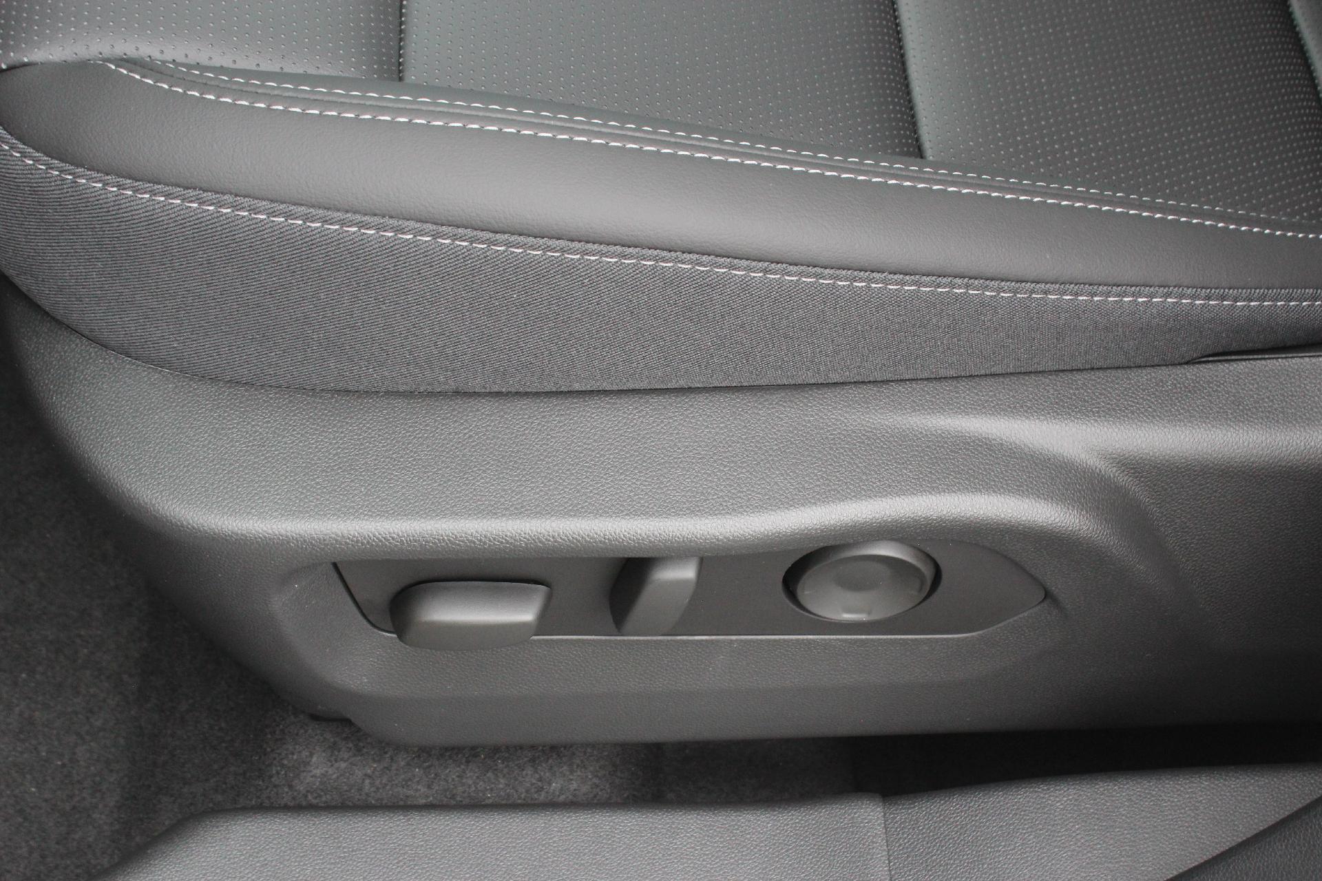 2025 Buick Envision Vehicle Photo in AURORA, CO 80012-4011