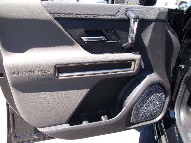 2025 GMC HUMMER EV Pickup Vehicle Photo in LOWELL, MA 01852-4336