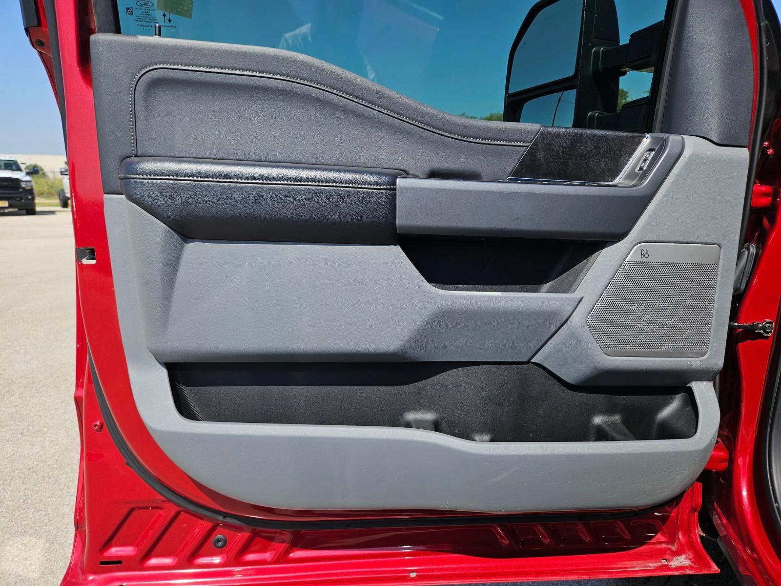 2024 Ford Super Duty F-350 SRW Vehicle Photo in Seguin, TX 78155