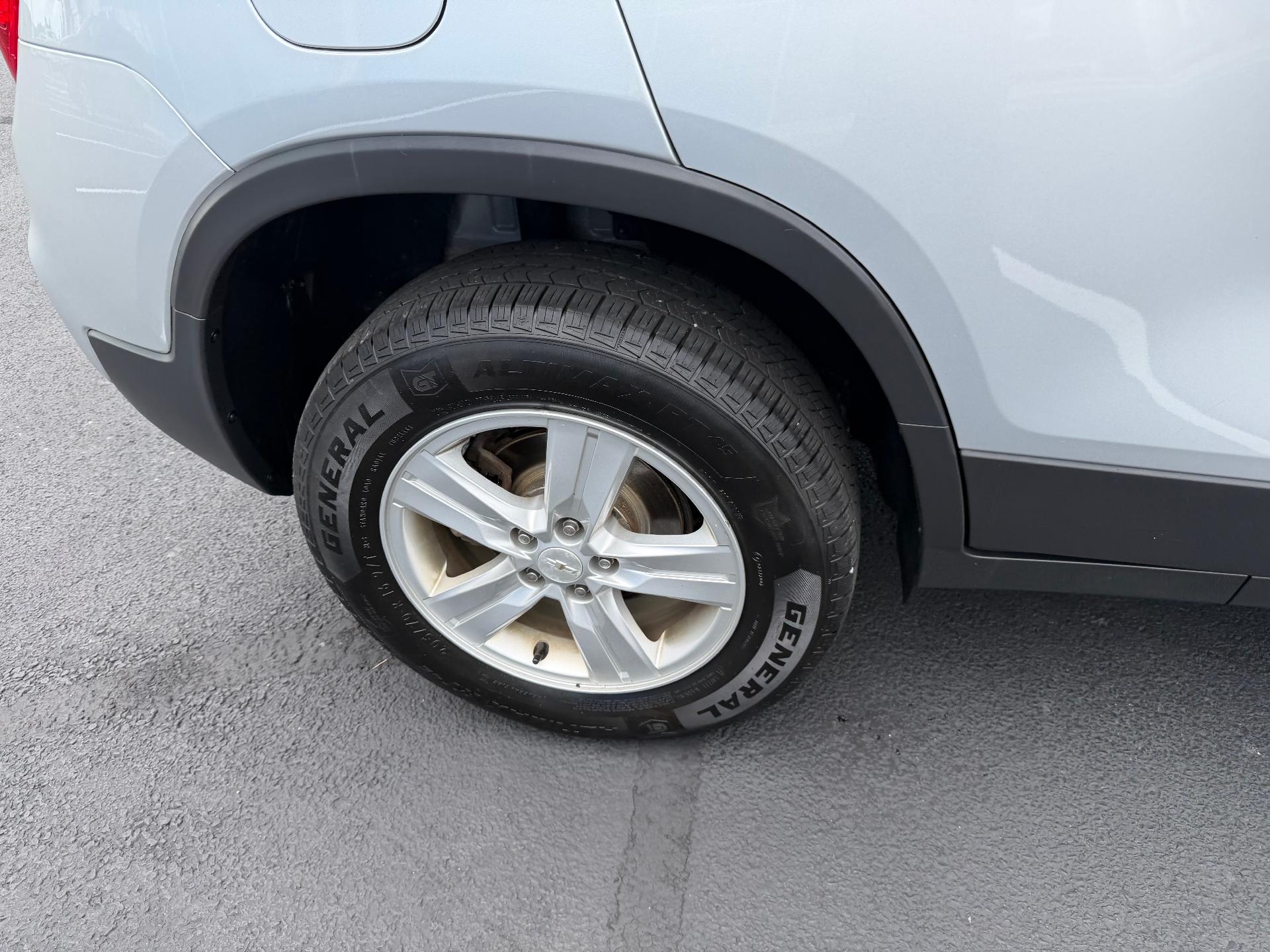 2020 Chevrolet Trax LS - 10