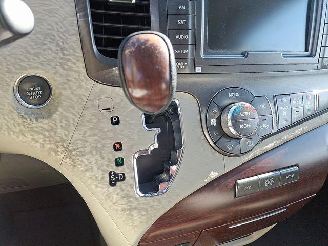 2013 Toyota Sienna Vehicle Photo in DANBURY, CT 06810-5034