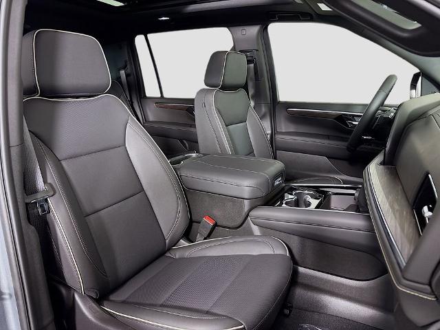 2025 Chevrolet Suburban Vehicle Photo in PUYALLUP, WA 98371-4149