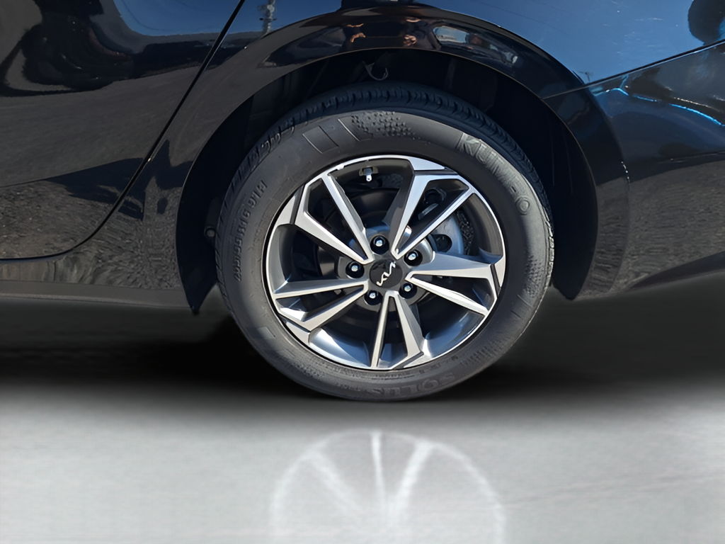 2024 Kia Forte photo 24 of 32