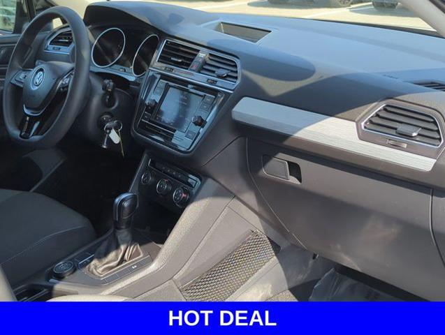 2020 Volkswagen Tiguan Vehicle Photo in Merrillville, IN 46410