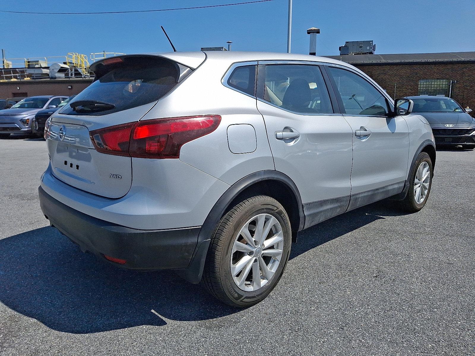 2018 Nissan Rogue Sport Vehicle Photo in Harrisburg, PA 17111