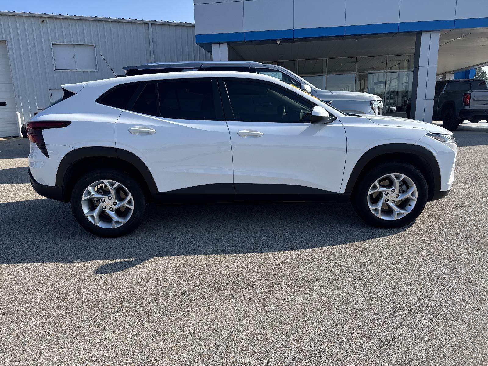 View vehicle photo 5