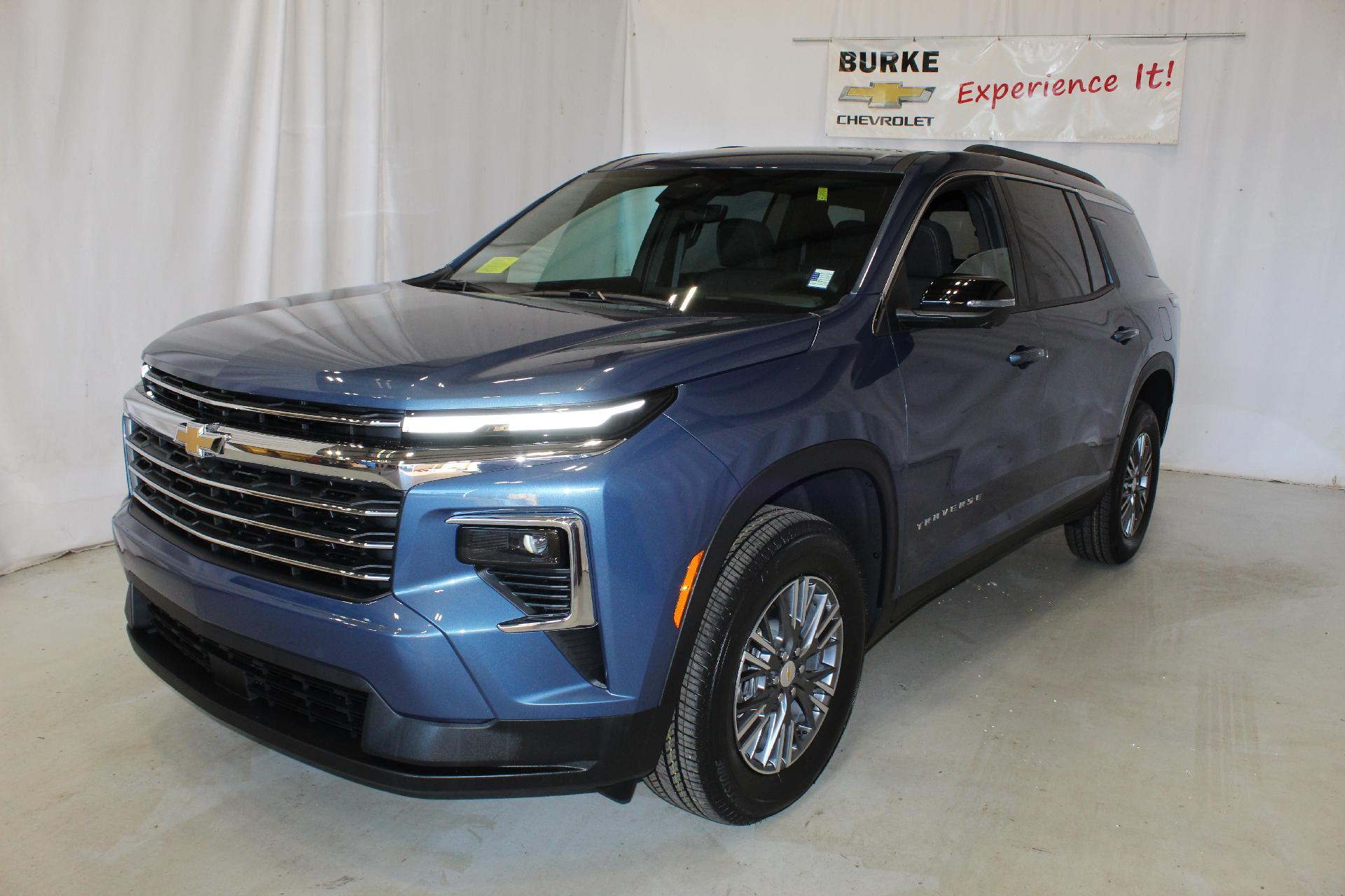 2026 Chevrolet Traverse Vehicle Photo in NORTHAMPTON, MA 01060-1120