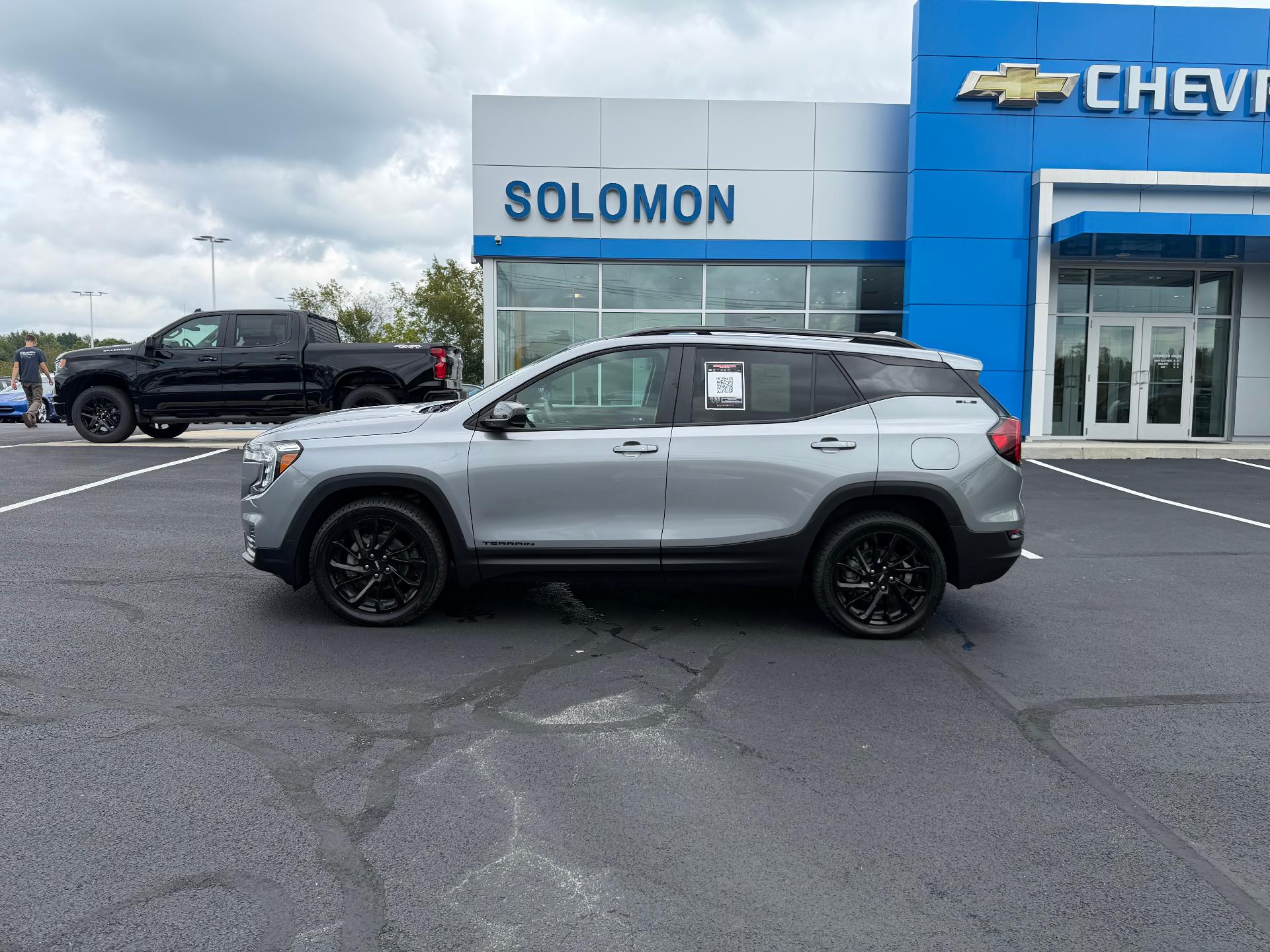 2024 GMC Terrain photo 3 of 36