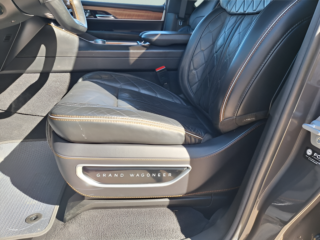 2022 Jeep Grand Wagoneer photo 33 of 36