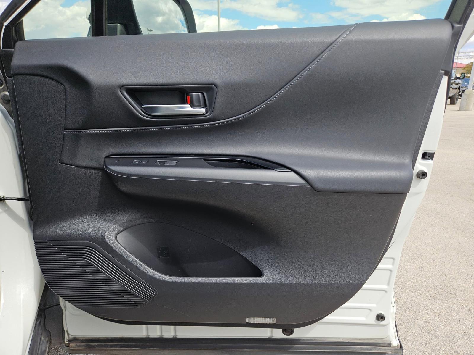 2022 Toyota Venza Vehicle Photo in Seguin, TX 78155