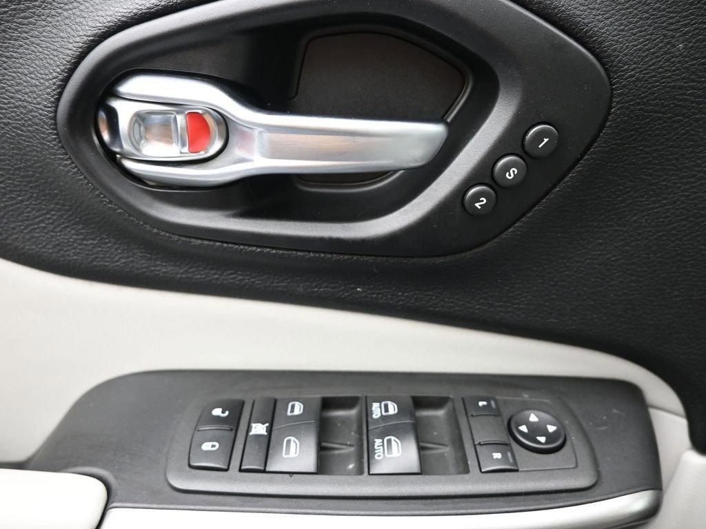 2021 Jeep Cherokee Vehicle Photo in Cedar Rapids, IA 52402