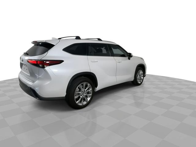 2024 Toyota Highlander Vehicle Photo in GILBERT, AZ 85297-0402
