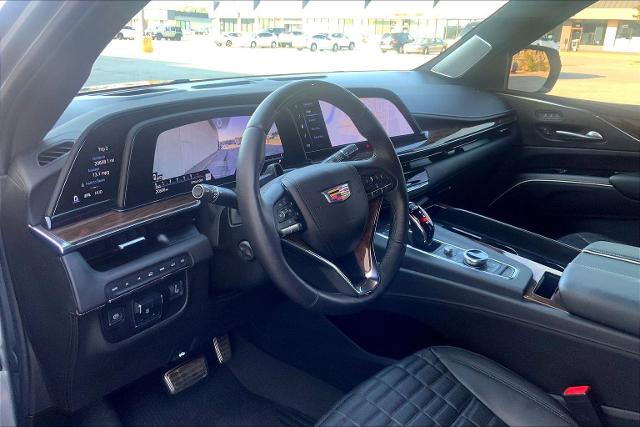 2023 Cadillac Escalade ESV Vehicle Photo in KANSAS CITY, MO 64114-4545