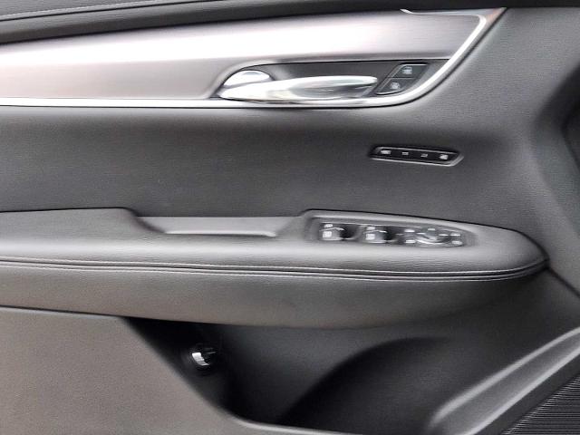 2023 Cadillac XT6 Vehicle Photo in DENTON, TX 76210-9321