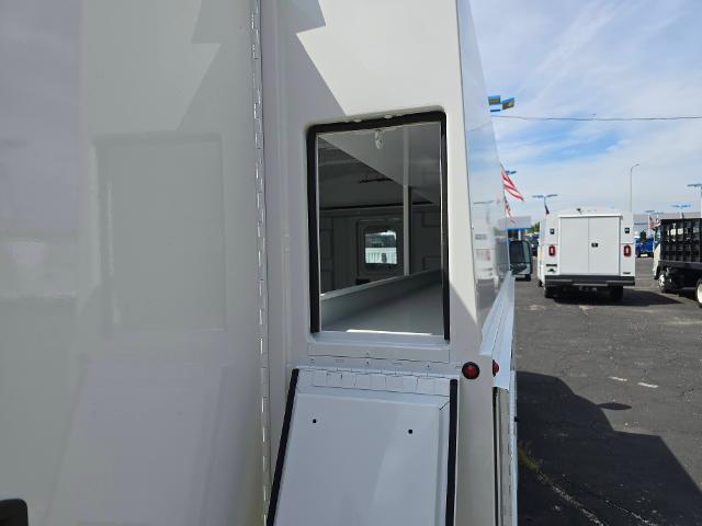 2025 Chevrolet Express Commercial Cutaway Vehicle Photo in INDEPENDENCE, MO 64055-1314