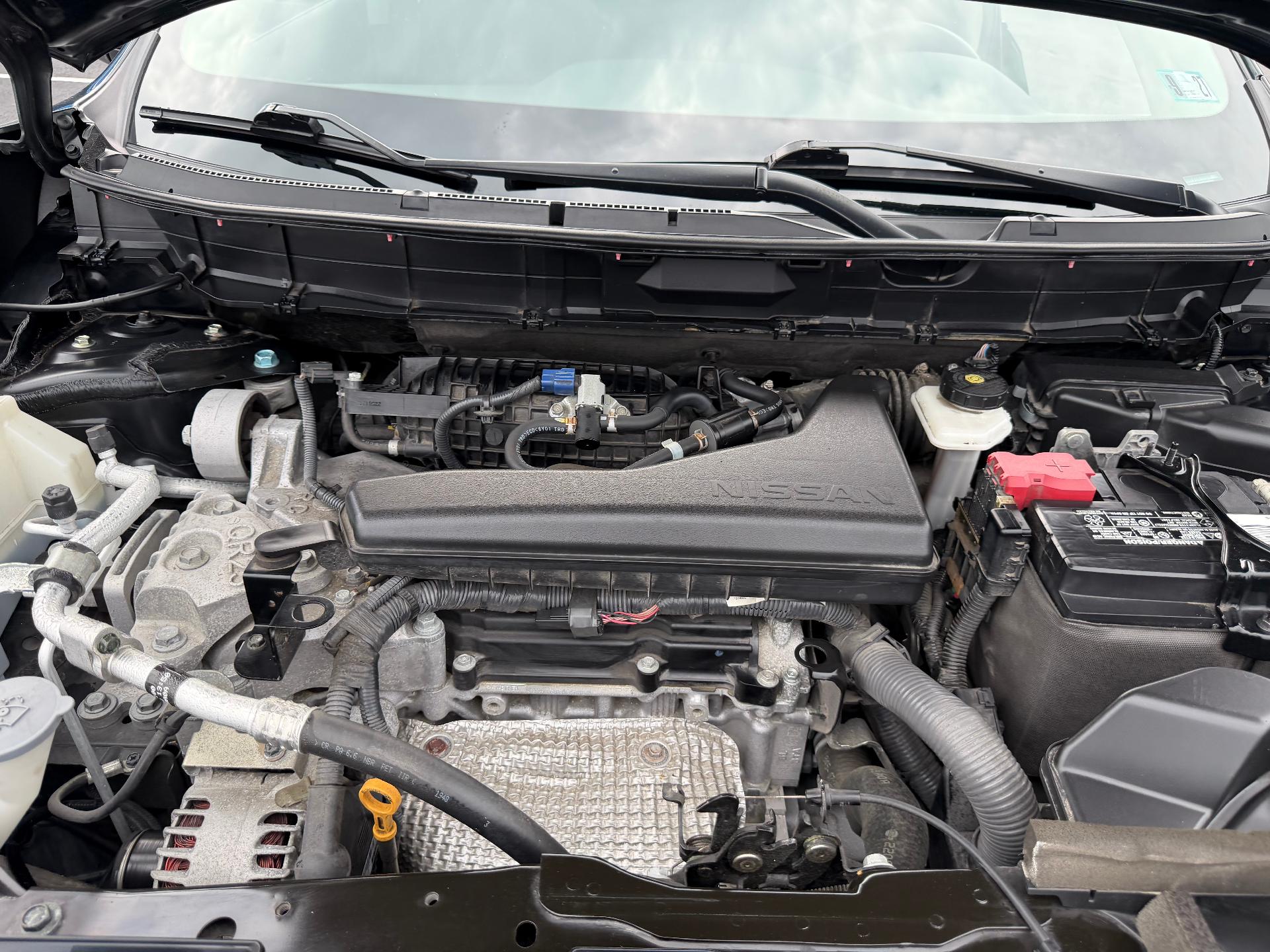 2019 Nissan Rogue photo 33 of 36