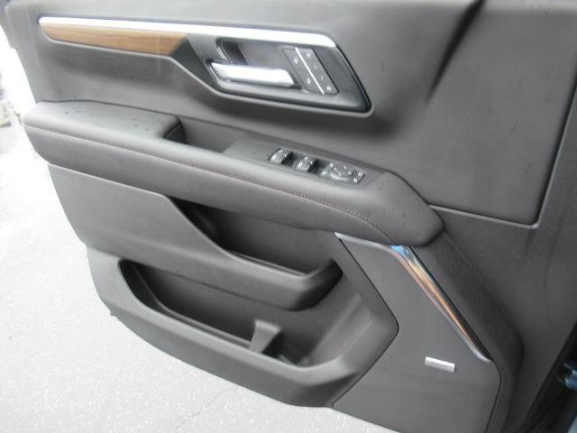2025 Chevrolet Suburban Vehicle Photo in LEESBURG, FL 34788-4022