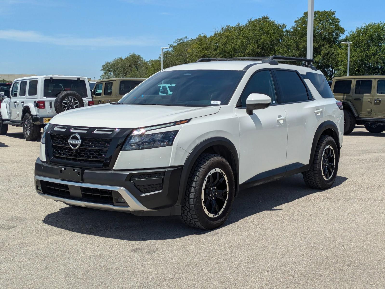 2025 Nissan Pathfinder Vehicle Photo in Seguin, TX 78155
