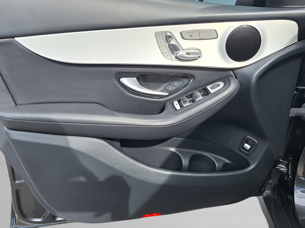 2022 Mercedes-Benz GLC photo 28 of 30