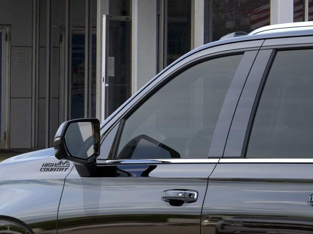 2025 Chevrolet Suburban Vehicle Photo in INDEPENDENCE, MO 64055-1314