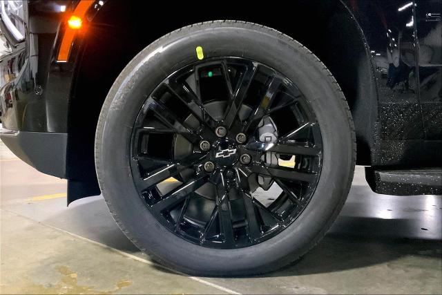 2025 Chevrolet Suburban Vehicle Photo in KANSAS CITY, MO 64114-4502