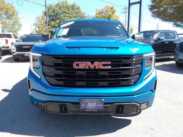 2022 GMC Sierra 1500 Vehicle Photo in LOWELL, MA 01852-4336