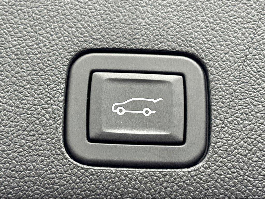 2024 Cadillac Escalade ESV Vehicle Photo in SAVANNAH, GA 31406-4513
