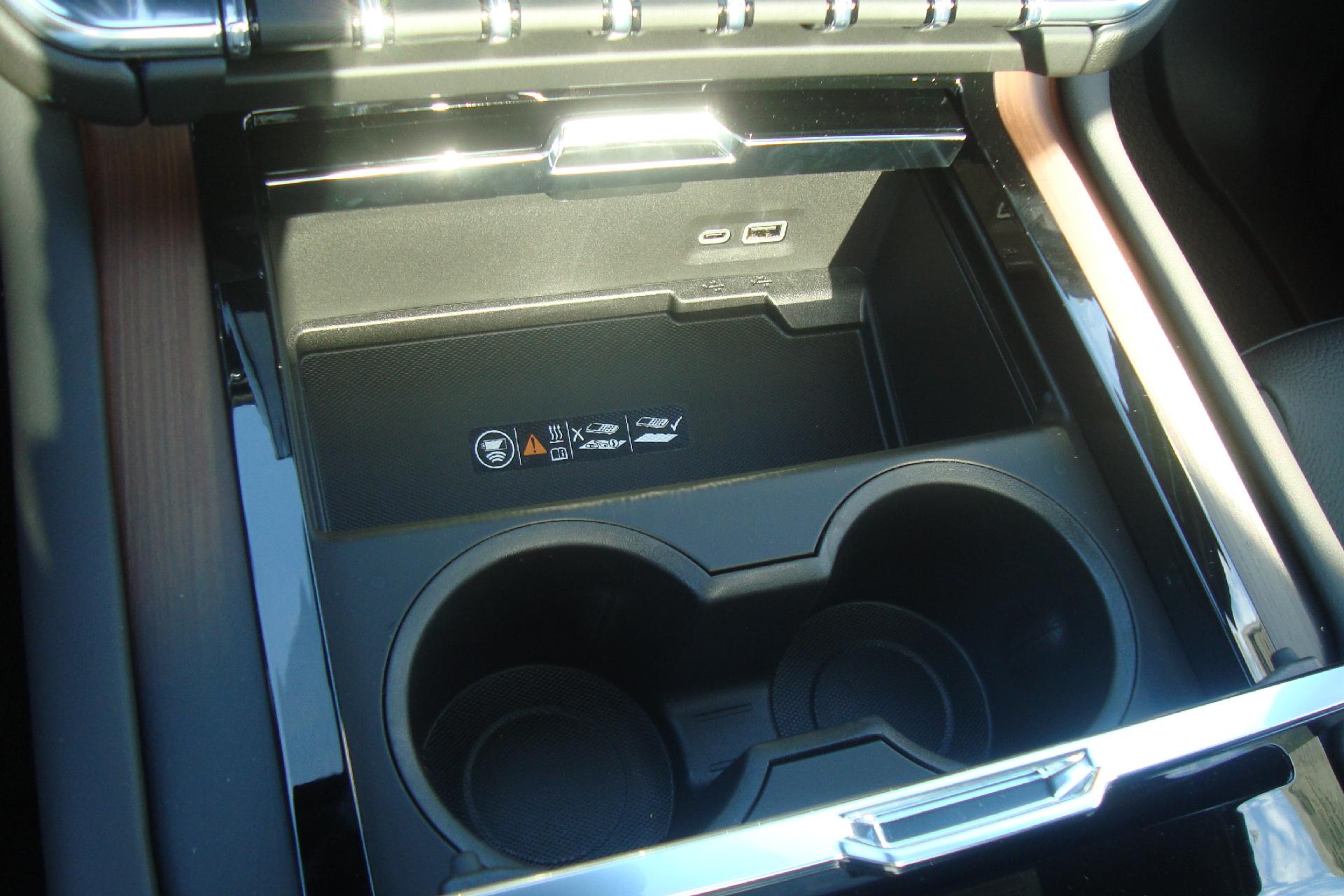 2025 GMC Yukon XL Vehicle Photo in PORTSMOUTH, NH 03801-4196