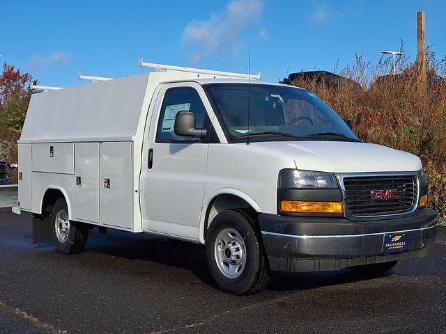 2025 GMC Savana Cutaway 3500 Vehicle Photo in DANBURY, CT 06810-5034