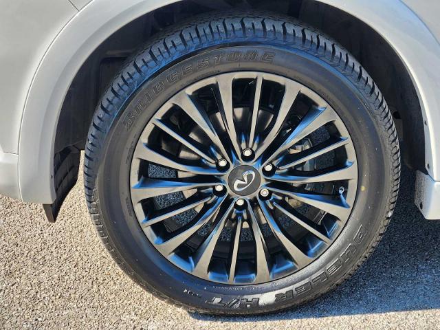 2022 INFINITI QX80 Vehicle Photo in DENTON, TX 76210-9321