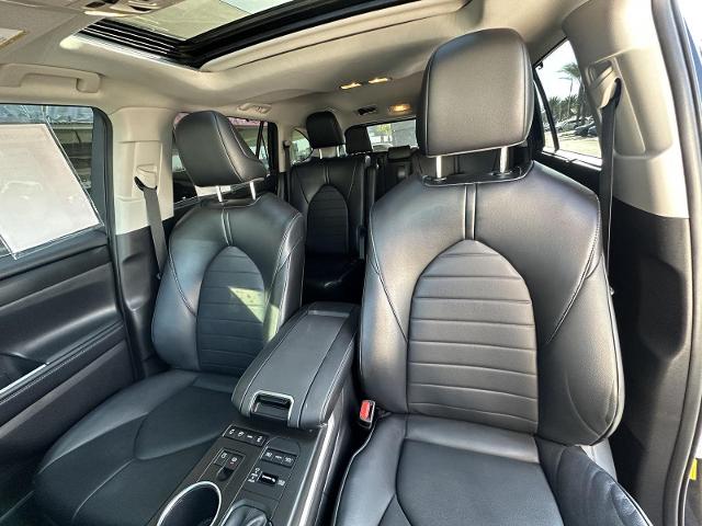 2022 Toyota Highlander Vehicle Photo in Tucson, AZ 85712