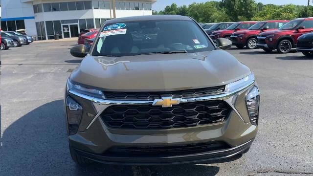 2024 Chevrolet Trax Vehicle Photo in MOON TOWNSHIP, PA 15108-2571