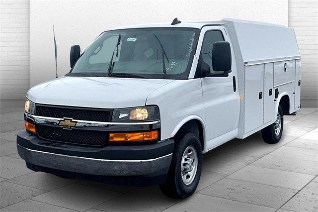 2025 Chevrolet Express Commercial Cutaway Vehicle Photo in TOPEKA, KS 66609-0000