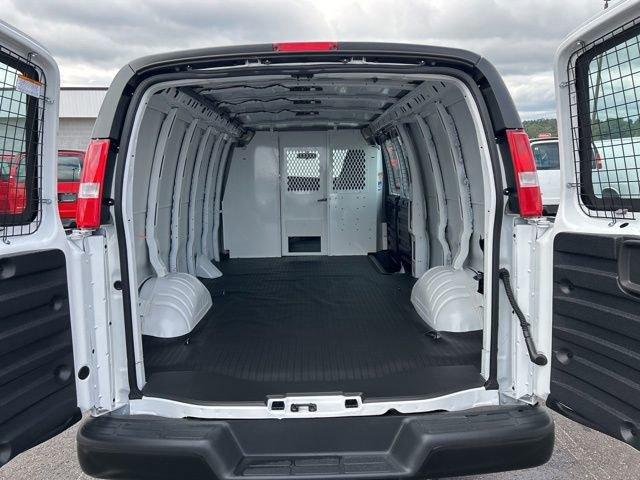 2025 Chevrolet Express Cargo 2500 Vehicle Photo in SAINT CLAIRSVILLE, OH 43950-8512