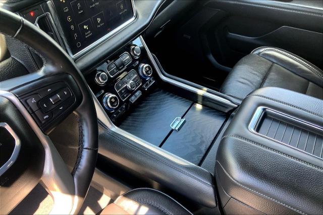 2024 GMC Yukon XL Vehicle Photo in TOPEKA, KS 66609-0000