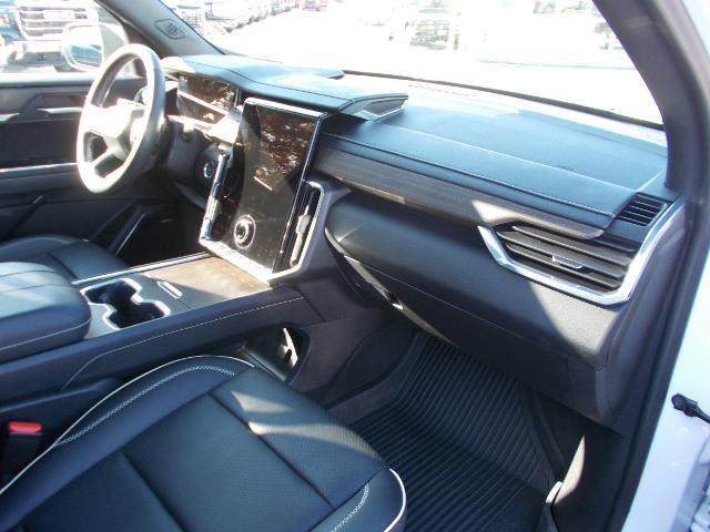 2024 GMC Acadia Vehicle Photo in LOWELL, MA 01852-4336