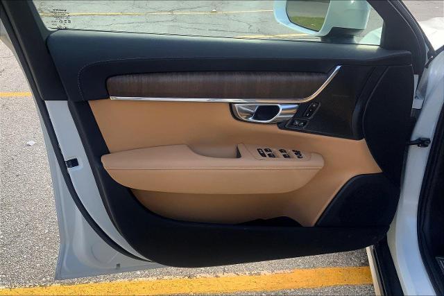 2025 Volvo V90 Cross Country Vehicle Photo in KANSAS CITY, MO 64114-4545